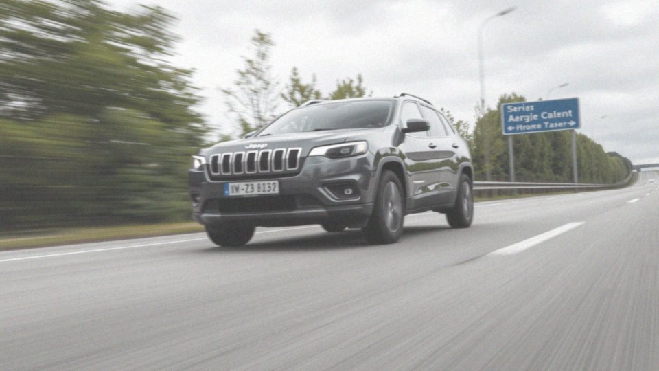 Jakie jest przyspieszenie Jeep Cherokee 3.2 V6?